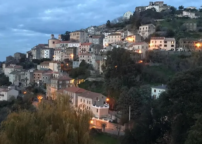 לינה וארוחת בוקר To A Book House In Corsica - D'hotes